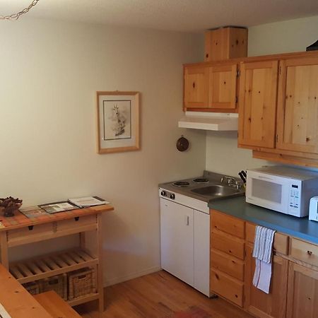 Wettstone Guest Ranch Bed & Breakfast Bridge Lake Oda fotoğraf