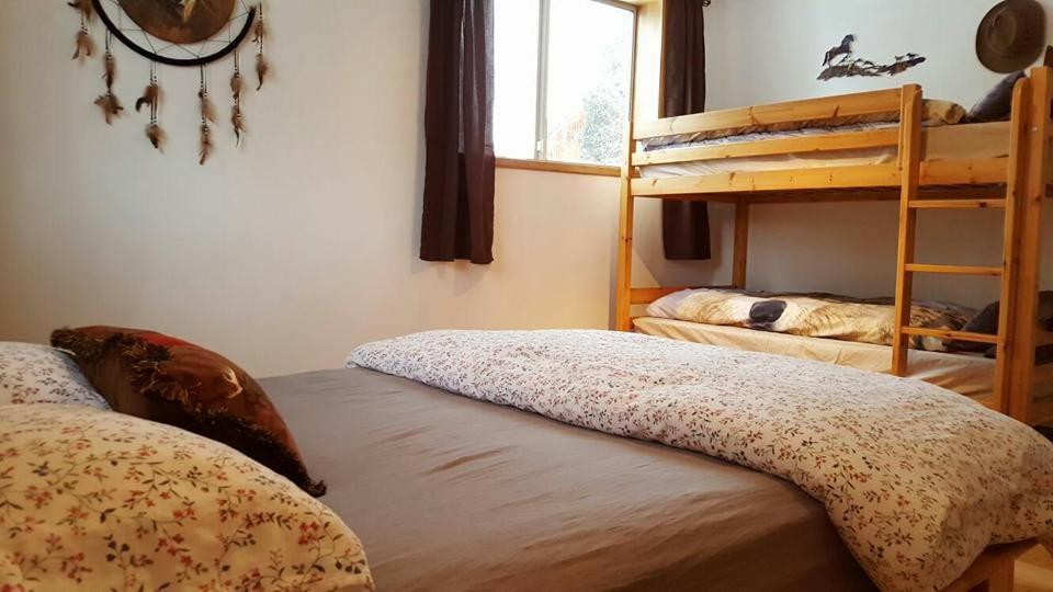 Wettstone Guest Ranch Bed & Breakfast Bridge Lake Oda fotoğraf