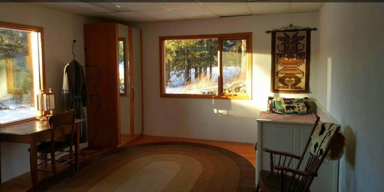 Wettstone Guest Ranch Bed & Breakfast Bridge Lake Oda fotoğraf