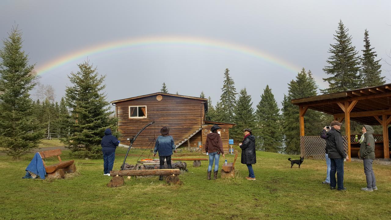 Wettstone Guest Ranch Bed & Breakfast Bridge Lake Dış mekan fotoğraf