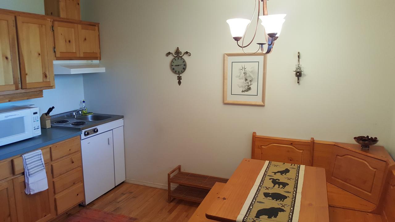 Wettstone Guest Ranch Bed & Breakfast Bridge Lake Dış mekan fotoğraf