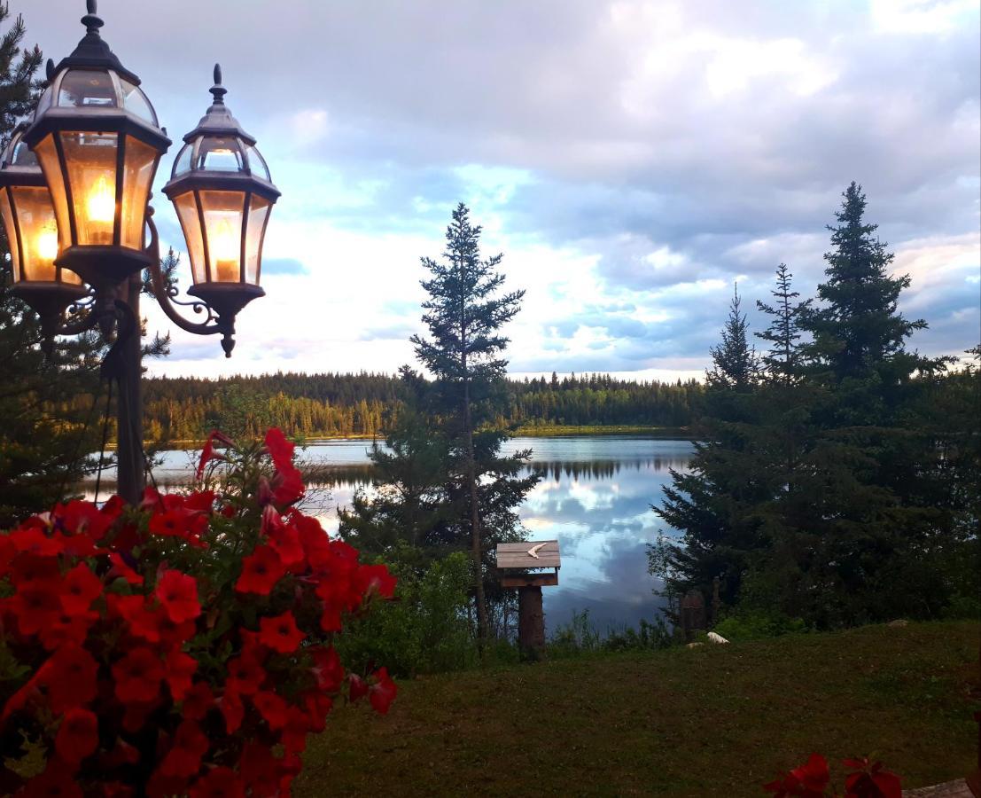 Wettstone Guest Ranch Bed & Breakfast Bridge Lake Dış mekan fotoğraf